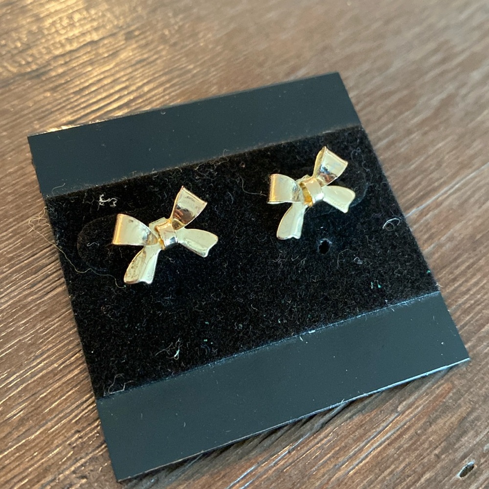 Vintage Gold Bow Earrings!